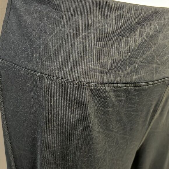Marvel Hero Elite Athletic Black w/ Abstract Design & Mesh Cropped Leggings-XL - Picture 4 of 14